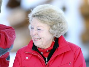 13-02-2008 KONINKLIJK HUIS;  KONINKLIJKE FAMILIE OP WINTERSPORTVAKANTIE IN LECH.
Koningin Beatrix - Prins Willem Alexander - Prinses Maxima met hun kinderen Amalia-Alexia en Ariane en Prins Constantijn met Prinses Laurentien met hun kinderen Eloise-Claus Casimir en Leonore zijn op wintersport vakantie in het prachtige Lech. Alexander en Maxima met hun kinderen verbleven in een gehuurde villa en Koningin Beatrix met Constantijn en Laurentien en de kinderen in hotel Post waar zij al vele jaren de naast gelegen villa huren.
foto: Albert den Iseger.