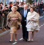 01-02-2008; KONINKLIJK HUIS: JARIGE KONINGIN BEATRIX VIERT SAMEN MET DE JARIGE PRINSES MARGRIET VERJAARDAG IN THEATER CARRE. 
Foto: Albert den Iseger.