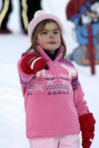 13-02-2008 KONINKLIJK HUIS;  KONINKLIJKE FAMILIE OP WINTERSPORTVAKANTIE IN LECH.
Koningin Beatrix - Prins Willem Alexander - Prinses Maxima met hun kinderen Amalia-Alexia en Ariane en Prins Constantijn met Prinses Laurentien met hun kinderen Eloise-Claus Casimir en Leonore zijn op wintersport vakantie in het prachtige Lech. Alexander en Maxima met hun kinderen verbleven in een gehuurde villa en Koningin Beatrix met Constantijn en Laurentien en de kinderen in hotel Post waar zij al vele jaren de naast gelegen villa huren.
foto: Albert den Iseger.