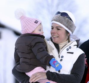 13-02-2008 KONINKLIJK HUIS;  KONINKLIJKE FAMILIE OP WINTERSPORTVAKANTIE IN LECH.
Koningin Beatrix - Prins Willem Alexander - Prinses Maxima met hun kinderen Amalia-Alexia en Ariane en Prins Constantijn met Prinses Laurentien met hun kinderen Eloise-Claus Casimir en Leonore zijn op wintersport vakantie in het prachtige Lech. Alexander en Maxima met hun kinderen verbleven in een gehuurde villa en Koningin Beatrix met Constantijn en Laurentien en de kinderen in hotel Post waar zij al vele jaren de naast gelegen villa huren.
foto: Albert den Iseger.