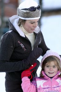 13-02-2008 KONINKLIJK HUIS;  KONINKLIJKE FAMILIE OP WINTERSPORTVAKANTIE IN LECH.
Koningin Beatrix - Prins Willem Alexander - Prinses Maxima met hun kinderen Amalia-Alexia en Ariane en Prins Constantijn met Prinses Laurentien met hun kinderen Eloise-Claus Casimir en Leonore zijn op wintersport vakantie in het prachtige Lech. Alexander en Maxima met hun kinderen verbleven in een gehuurde villa en Koningin Beatrix met Constantijn en Laurentien en de kinderen in hotel Post waar zij al vele jaren de naast gelegen villa huren.
foto: Albert den Iseger.