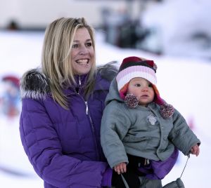 13-02-2008 KONINKLIJK HUIS;  KONINKLIJKE FAMILIE OP WINTERSPORTVAKANTIE IN LECH.
Koningin Beatrix - Prins Willem Alexander - Prinses Maxima met hun kinderen Amalia-Alexia en Ariane en Prins Constantijn met Prinses Laurentien met hun kinderen Eloise-Claus Casimir en Leonore zijn op wintersport vakantie in het prachtige Lech. Alexander en Maxima met hun kinderen verbleven in een gehuurde villa en Koningin Beatrix met Constantijn en Laurentien en de kinderen in hotel Post waar zij al vele jaren de naast gelegen villa huren.
foto: Albert den Iseger.
