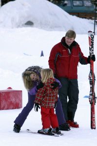 13-02-2008 KONINKLIJK HUIS;  KONINKLIJKE FAMILIE OP WINTERSPORTVAKANTIE IN LECH.
Koningin Beatrix - Prins Willem Alexander - Prinses Maxima met hun kinderen Amalia-Alexia en Ariane en Prins Constantijn met Prinses Laurentien met hun kinderen Eloise-Claus Casimir en Leonore zijn op wintersport vakantie in het prachtige Lech. Alexander en Maxima met hun kinderen verbleven in een gehuurde villa en Koningin Beatrix met Constantijn en Laurentien en de kinderen in hotel Post waar zij al vele jaren de naast gelegen villa huren.
foto: Albert den Iseger.