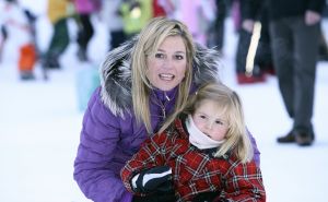 13-02-2008 KONINKLIJK HUIS;  KONINKLIJKE FAMILIE OP WINTERSPORTVAKANTIE IN LECH.
Koningin Beatrix - Prins Willem Alexander - Prinses Maxima met hun kinderen Amalia-Alexia en Ariane en Prins Constantijn met Prinses Laurentien met hun kinderen Eloise-Claus Casimir en Leonore zijn op wintersport vakantie in het prachtige Lech. Alexander en Maxima met hun kinderen verbleven in een gehuurde villa en Koningin Beatrix met Constantijn en Laurentien en de kinderen in hotel Post waar zij al vele jaren de naast gelegen villa huren.
foto: Albert den Iseger.
