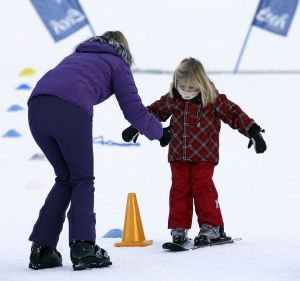 13-02-2008 KONINKLIJK HUIS;  KONINKLIJKE FAMILIE OP WINTERSPORTVAKANTIE IN LECH.
Koningin Beatrix - Prins Willem Alexander - Prinses Maxima met hun kinderen Amalia-Alexia en Ariane en Prins Constantijn met Prinses Laurentien met hun kinderen Eloise-Claus Casimir en Leonore zijn op wintersport vakantie in het prachtige Lech. Alexander en Maxima met hun kinderen verbleven in een gehuurde villa en Koningin Beatrix met Constantijn en Laurentien en de kinderen in hotel Post waar zij al vele jaren de naast gelegen villa huren.
foto: Albert den Iseger.