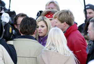 13-02-2008 KONINKLIJK HUIS;  KONINKLIJKE FAMILIE OP WINTERSPORTVAKANTIE IN LECH.
Koningin Beatrix - Prins Willem Alexander - Prinses Maxima met hun kinderen Amalia-Alexia en Ariane en Prins Constantijn met Prinses Laurentien met hun kinderen Eloise-Claus Casimir en Leonore zijn op wintersport vakantie in het prachtige Lech. Alexander en Maxima met hun kinderen verbleven in een gehuurde villa en Koningin Beatrix met Constantijn en Laurentien en de kinderen in hotel Post waar zij al vele jaren de naast gelegen villa huren.
foto: Albert den Iseger.