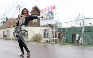 29-02-2008 SHOWBIZZ; PATTY BRARD GAAT NIEUW HUIS BOUWEN AAN DE AMSTEL. Patty heeft een oude boerderij gekocht in Oudenkerk aan de Amstel, deze zal worden gesloopt en zij zal daar een nieuw huis laten bouwen. Eind zomer 2008 zal dat dan klaar moeten zijn. Patty was even de drukte zat van Amsterdam en wil nu heerlijk gaan genieten van het landelijke Oudenkerk aan de Amstel.
foto: Albert den Iseger.