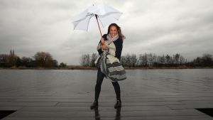 29-02-2008 SHOWBIZZ; PATTY BRARD GAAT NIEUW HUIS BOUWEN AAN DE AMSTEL. Patty heeft een oude boerderij gekocht in Oudenkerk aan de Amstel, deze zal worden gesloopt en zij zal daar een nieuw huis laten bouwen. Eind zomer 2008 zal dat dan klaar moeten zijn. Patty was even de drukte zat van Amsterdam en wil nu heerlijk gaan genieten van het landelijke Oudenkerk aan de Amstel.
foto: Albert den Iseger.