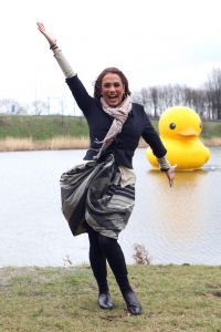 29-02-2008 SHOWBIZZ; PATTY BRARD GAAT NIEUW HUIS BOUWEN AAN DE AMSTEL. Patty heeft een oude boerderij gekocht in Oudenkerk aan de Amstel, deze zal worden gesloopt en zij zal daar een nieuw huis laten bouwen. Eind zomer 2008 zal dat dan klaar moeten zijn. Patty was even de drukte zat van Amsterdam en wil nu heerlijk gaan genieten van het landelijke Oudenkerk aan de Amstel.
foto: Albert den Iseger.