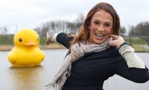 29-02-2008 SHOWBIZZ; PATTY BRARD GAAT NIEUW HUIS BOUWEN AAN DE AMSTEL. Patty heeft een oude boerderij gekocht in Oudenkerk aan de Amstel, deze zal worden gesloopt en zij zal daar een nieuw huis laten bouwen. Eind zomer 2008 zal dat dan klaar moeten zijn. Patty was even de drukte zat van Amsterdam en wil nu heerlijk gaan genieten van het landelijke Oudenkerk aan de Amstel.
foto: Albert den Iseger.