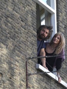 18-02-2008 SHOWBIZZ; VICTOR REINIER EN KIM PETIT HANGEN ALWEER UIT HUN RAAM.
Victor heeft een nieuw huis in Maastricht met uitzicht op de Maas, hij woont nu samen met zijn Kim die nagenoeg herstelt is van het Hoteldrama  September vorig jaar. Kim draagt nu een pruik en is dagelijks bezig om weer kracht te krijgen in armen en benen. Volgens een vriendin van Kim gaat het stukken beter met haar en worden ze samen veel gezien in het uitgaansleven van Maastricht. Victor is bezig met opname s van een speelfilm genaamd Brief voor de Koning. Deze week worden de film opname s afgerond en zal Victor zich weer eens laten scheren en knippen, zodat de look van ridder weer verleden tijd zal zijn, zo zij hij in het programma van Paul en Witteman. We zullen hem in de gaten houden of dit nu eens geen leugen is.
foto: Albert den Iseger.