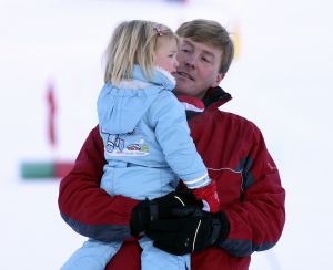 13-02-2008 KONINKLIJK HUIS;  KONINKLIJKE FAMILIE OP WINTERSPORTVAKANTIE IN LECH.
Koningin Beatrix - Prins Willem Alexander - Prinses Maxima met hun kinderen Amalia-Alexia en Ariane en Prins Constantijn met Prinses Laurentien met hun kinderen Eloise-Claus Casimir en Leonore zijn op wintersport vakantie in het prachtige Lech. Alexander en Maxima met hun kinderen verbleven in een gehuurde villa en Koningin Beatrix met Constantijn en Laurentien en de kinderen in hotel Post waar zij al vele jaren de naast gelegen villa huren.
foto: Albert den Iseger.