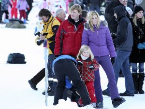13-02-2008 KONINKLIJK HUIS;  KONINKLIJKE FAMILIE OP WINTERSPORTVAKANTIE IN LECH.
Koningin Beatrix - Prins Willem Alexander - Prinses Maxima met hun kinderen Amalia-Alexia en Ariane en Prins Constantijn met Prinses Laurentien met hun kinderen Eloise-Claus Casimir en Leonore zijn op wintersport vakantie in het prachtige Lech. Alexander en Maxima met hun kinderen verbleven in een gehuurde villa en Koningin Beatrix met Constantijn en Laurentien en de kinderen in hotel Post waar zij al vele jaren de naast gelegen villa huren.
foto: Albert den Iseger.13-02-2008 KONINKLIJK HUIS;  KONINKLIJKE FAMILIE OP WINTERSPORTVAKANTIE IN LECH.
Koningin Beatrix - Prins Willem Alexander - Prinses Maxima met hun kinderen Amalia-Alexia en Ariane en Prins Constantijn met Prinses Laurentien met hun kinderen Eloise-Claus Casimir en Leonore zijn op wintersport vakantie in het prachtige Lech. Alexander en Maxima met hun kinderen verbleven in een gehuurde villa en Koningin Beatrix met Constantijn en Laurentien en de kinderen in hotel Post waar zij al vele jaren de naast gelegen villa huren.
foto: Albert den Iseger.13-02-2008 KONINKLIJK HUIS;  KONINKLIJKE FAMILIE OP WINTERSPORTVAKANTIE IN LECH.
Koningin Beatrix - Prins Willem Alexander - Prinses Maxima met hun kinderen Amalia-Alexia en Ariane en Prins Constantijn met Prinses Laurentien met hun kinderen Eloise-Claus Casimir en Leonore zijn op wintersport vakantie in het prachtige Lech. Alexander en Maxima met hun kinderen verbleven in een gehuurde villa en Koningin Beatrix met Constantijn en Laurentien en de kinderen in hotel Post waar zij al vele jaren de naast gelegen villa huren.
foto: Albert den Iseger.13-02-2008 KONINKLIJK HUIS;  KONINKLIJKE FAMILIE OP WINTERSPORTVAKANTIE IN LECH.
Koningin Beatrix - Prins Willem Alexander - Prinses Maxima met hun kinderen Amalia-Alexia en Ariane en Prins Constantijn met Prinses Laurentien met hun kinderen Eloise-Claus Casimir en Leonore zijn op wintersport vakantie in het prachtige Lech. Alexander en Maxima met hun kinderen verbleven in een gehuurde villa en Koningin Beatrix met Constantijn en Laurentien en de kinderen in hotel Post waar zij al vele jaren de naast gelegen villa huren.
foto: Albert den Iseger.13-02-2008 KONINKLIJK HUIS;  KONINKLIJKE FAMILIE OP WINTERSPORTVAKANTIE IN LECH.
Koningin Beatrix - Prins Willem Alexander - Prinses Maxima met hun kinderen Amalia-Alexia en Ariane en Prins Constantijn met Prinses Laurentien met hun kinderen Eloise-Claus Casimir en Leonore zijn op wintersport vakantie in het prachtige Lech. Alexander en Maxima met hun kinderen verbleven in een gehuurde villa en Koningin Beatrix met Constantijn en Laurentien en de kinderen in hotel Post waar zij al vele jaren de naast gelegen villa huren.
foto: Albert den Iseger.13-02-2008 KONINKLIJK HUIS;  KONINKLIJKE FAMILIE OP WINTERSPORTVAKANTIE IN LECH.
Koningin Beatrix - Prins Willem Alexander - Prinses Maxima met hun kinderen Amalia-Alexia en Ariane en Prins Constantijn met Prinses Laurentien met hun kinderen Eloise-Claus Casimir en Leonore zijn op wintersport vakantie in het prachtige Lech. Alexander en Maxima met hun kinderen verbleven in een gehuurde villa en Koningin Beatrix met Constantijn en Laurentien en de kinderen in hotel Post waar zij al vele jaren de naast gelegen villa huren.
foto: Albert den Iseger.13-02-2008 KONINKLIJK HUIS;  KONINKLIJKE FAMILIE OP WINTERSPORTVAKANTIE IN LECH.
Koningin Beatrix - Prins Willem Alexander - Prinses Maxima met hun kinderen Amalia-Alexia en Ariane en Prins Constantijn met Prinses Laurentien met hun kinderen Eloise-Claus Casimir en Leonore zijn op wintersport vakantie in het prachtige Lech. Alexander en Maxima met hun kinderen verbleven in een gehuurde villa en Koningin Beatrix met Constantijn en Laurentien en de kinderen in hotel Post waar zij al vele jaren de naast gelegen villa huren.
foto: Albert den Iseger.13-02-2008 KONINKLIJK HUIS;  KONINKLIJKE FAMILIE OP WINTERSPORTVAKANTIE IN LECH.
Koningin Beatrix - Prins Willem Alexander - Prinses Maxima met hun kinderen Amalia-Alexia en Ariane en Prins Constantijn met Prinses Laurentien met hun kinderen Eloise-Claus Casimir en Leonore zijn op wintersport vakantie in het prachtige Lech. Alexander en Maxima met hun kinderen verbleven in een gehuurde villa en Koningin Beatrix met Constantijn en Laurentien en de kinderen in hotel Post waar zij al vele jaren de naast gelegen villa huren.
foto: Albert den Iseger.13-02-2008 KONINKLIJK HUIS;  KONINKLIJKE FAMILIE OP WINTERSPORTVAKANTIE IN LECH.
Koningin Beatrix - Prins Willem Alexander - Prinses Maxima met hun kinderen Amalia-Alexia en Ariane en Prins Constantijn met Prinses Laurentien met hun kinderen Eloise-Claus Casimir en Leonore zijn op wintersport vakantie in het prachtige Lech. Alexander en Maxima met hun kinderen verbleven in een gehuurde villa en Koningin Beatrix met Constantijn en Laurentien en de kinderen in hotel Post waar zij al vele jaren de naast gelegen villa huren.
foto: Albert den Iseger.13-02-2008 KONINKLIJK HUIS;  KONINKLIJKE FAMILIE OP WINTERSPORTVAKANTIE IN LECH.
Koningin Beatrix - Prins Willem Alexander - Prinses Maxima met hun kinderen Amalia-Alexia en Ariane en Prins Constantijn met Prinses Laurentien met hun kinderen Eloise-Claus Casimir en Leonore zijn op wintersport vakantie in het prachtige Lech. Alexander en Maxima met hun kinderen verbleven in een gehuurde villa en Koningin Beatrix met Constantijn en Laurentien en de kinderen in hotel Post waar zij al vele jaren de naast gelegen villa huren.
foto: Albert den Iseger.13-02-2008 KONINKLIJK HUIS;  KONINKLIJKE FAMILIE OP WINTERSPORTVAKANTIE IN LECH.
Koningin Beatrix - Prins Willem Alexander - Prinses Maxima met hun kinderen Amalia-Alexia en Ariane en Prins Constantijn met Prinses Laurentien met hun kinderen Eloise-Claus Casimir en Leonore zijn op wintersport vakantie in het prachtige Lech. Alexander en Maxima met hun kinderen verbleven in een gehuurde villa en Koningin Beatrix met Constantijn en Laurentien en de kinderen in hotel Post waar zij al vele jaren de naast gelegen villa huren.
foto: Albert den Iseger.13-02-2008 KONINKLIJK HUIS;  KONINKLIJKE FAMILIE OP WINTERSPORTVAKANTIE IN LECH.
Koningin Beatrix - Prins Willem Alexander - Prinses Maxima met hun kinderen Amalia-Alexia en Ariane en Prins Constantijn met Prinses Laurentien met hun kinderen Eloise-Claus Casimir en Leonore zijn op wintersport vakantie in het prachtige Lech. Alexander en Maxima met hun kinderen verbleven in een gehuurde villa en Koningin Beatrix met Constantijn en Laurentien en de kinderen in hotel Post waar zij al vele jaren de naast gelegen villa huren.
foto: Albert den Iseger.13-02-2008 KONINKLIJK HUIS;  KONINKLIJKE FAMILIE OP WINTERSPORTVAKANTIE IN LECH.
Koningin Beatrix - Prins Willem Alexander - Prinses Maxima met hun kinderen Amalia-Alexia en Ariane en Prins Constantijn met Prinses Laurentien met hun kinderen Eloise-Claus Casimir en Leonore zijn op wintersport vakantie in het prachtige Lech. Alexander en Maxima met hun kinderen verbleven in een gehuurde villa en Koningin Beatrix met Constantijn en Laurentien en de kinderen in hotel Post waar zij al vele jaren de naast gelegen villa huren.
foto: Albert den Iseger.13-02-2008 KONINKLIJK HUIS;  KONINKLIJKE FAMILIE OP WINTERSPORTVAKANTIE IN LECH.
Koningin Beatrix - Prins Willem Alexander - Prinses Maxima met hun kinderen Amalia-Alexia en Ariane en Prins Constantijn met Prinses Laurentien met hun kinderen Eloise-Claus Casimir en Leonore zijn op wintersport vakantie in het prachtige Lech. Alexander en Maxima met hun kinderen verbleven in een gehuurde villa en Koningin Beatrix met Constantijn en Laurentien en de kinderen in hotel Post waar zij al vele jaren de naast gelegen villa huren.
foto: Albert den Iseger.13-02-2008 KONINKLIJK HUIS;  KONINKLIJKE FAMILIE OP WINTERSPORTVAKANTIE IN LECH.
Koningin Beatrix - Prins Willem Alexander - Prinses Maxima met hun kinderen Amalia-Alexia en Ariane en Prins Constantijn met Prinses Laurentien met hun kinderen Eloise-Claus Casimir en Leonore zijn op wintersport vakantie in het prachtige Lech. Alexander en Maxima met hun kinderen verbleven in een gehuurde villa en Koningin Beatrix met Constantijn en Laurentien en de kinderen in hotel Post waar zij al vele jaren de naast gelegen villa huren.
foto: Albert den Iseger.13-02-2008 KONINKLIJK HUIS;  KONINKLIJKE FAMILIE OP WINTERSPORTVAKANTIE IN LECH.
Koningin Beatrix - Prins Willem Alexander - Prinses Maxima met hun kinderen Amalia-Alexia en Ariane en Prins Constantijn met Prinses Laurentien met hun kinderen Eloise-Claus Casimir en Leonore zijn op wintersport vakantie in het prachtige Lech. Alexander en Maxima met hun kinderen verbleven in een gehuurde villa en Koningin Beatrix met Constantijn en Laurentien en de kinderen in hotel Post waar zij al vele jaren de naast gelegen villa huren.
foto: Albert den Iseger.13-02-2008 KONINKLIJK HUIS;  KONINKLIJKE FAMILIE OP WINTERSPORTVAKANTIE IN LECH.
Koningin Beatrix - Prins Willem Alexander - Prinses Maxima met hun kinderen Amalia-Alexia en Ariane en Prins Constantijn met Prinses Laurentien met hun kinderen Eloise-Claus Casimir en Leonore zijn op wintersport vakantie in het prachtige Lech. Alexander en Maxima met hun kinderen verbleven in een gehuurde villa en Koningin Beatrix met Constantijn en Laurentien en de kinderen in hotel Post waar zij al vele jaren de naast gelegen villa huren.
foto: Albert den Iseger.13-02-2008 KONINKLIJK HUIS;  KONINKLIJKE FAMILIE OP WINTERSPORTVAKANTIE IN LECH.
Koningin Beatrix - Prins Willem Alexander - Prinses Maxima met hun kinderen Amalia-Alexia en Ariane en Prins Constantijn met Prinses Laurentien met hun kinderen Eloise-Claus Casimir en Leonore zijn op wintersport vakantie in het prachtige Lech. Alexander en Maxima met hun kinderen verbleven in een gehuurde villa en Koningin Beatrix met Constantijn en Laurentien en de kinderen in hotel Post waar zij al vele jaren de naast gelegen villa huren.
foto: Albert den Iseger.13-02-2008 KONINKLIJK HUIS;  KONINKLIJKE FAMILIE OP WINTERSPORTVAKANTIE IN LECH.
Koningin Beatrix - Prins Willem Alexander - Prinses Maxima met hun kinderen Amalia-Alexia en Ariane en Prins Constantijn met Prinses Laurentien met hun kinderen Eloise-Claus Casimir en Leonore zijn op wintersport vakantie in het prachtige Lech. Alexander en Maxima met hun kinderen verbleven in een gehuurde villa en Koningin Beatrix met Constantijn en Laurentien en de kinderen in hotel Post waar zij al vele jaren de naast gelegen villa huren.
foto: Albert den Iseger.13-02-2008 KONINKLIJK HUIS;  KONINKLIJKE FAMILIE OP WINTERSPORTVAKANTIE IN LECH.
Koningin Beatrix - Prins Willem Alexander - Prinses Maxima met hun kinderen Amalia-Alexia en Ariane en Prins Constantijn met Prinses Laurentien met hun kinderen Eloise-Claus Casimir en Leonore zijn op wintersport vakantie in het prachtige Lech. Alexander en Maxima met hun kinderen verbleven in een gehuurde villa en Koningin Beatrix met Constantijn en Laurentien en de kinderen in hotel Post waar zij al vele jaren de naast gelegen villa huren.
foto: Albert den Iseger.13-02-2008 KONINKLIJK HUIS;  KONINKLIJKE FAMILIE OP WINTERSPORTVAKANTIE IN LECH.
Koningin Beatrix - Prins Willem Alexander - Prinses Maxima met hun kinderen Amalia-Alexia en Ariane en Prins Constantijn met Prinses Laurentien met hun kinderen Eloise-Claus Casimir en Leonore zijn op wintersport vakantie in het prachtige Lech. Alexander en Maxima met hun kinderen verbleven in een gehuurde villa en Koningin Beatrix met Constantijn en Laurentien en de kinderen in hotel Post waar zij al vele jaren de naast gelegen villa huren.
foto: Albert den Iseger.13-02-2008 KONINKLIJK HUIS;  KONINKLIJKE FAMILIE OP WINTERSPORTVAKANTIE IN LECH.
Koningin Beatrix - Prins Willem Alexander - Prinses Maxima met hun kinderen Amalia-Alexia en Ariane en Prins Constantijn met Prinses Laurentien met hun kinderen Eloise-Claus Casimir en Leonore zijn op wintersport vakantie in het prachtige Lech. Alexander en Maxima met hun kinderen verbleven in een gehuurde villa en Koningin Beatrix met Constantijn en Laurentien en de kinderen in hotel Post waar zij al vele jaren de naast gelegen villa huren.
foto: Albert den Iseger.13-02-2008 KONINKLIJK HUIS;  KONINKLIJKE FAMILIE OP WINTERSPORTVAKANTIE IN LECH.
Koningin Beatrix - Prins Willem Alexander - Prinses Maxima met hun kinderen Amalia-Alexia en Ariane en Prins Constantijn met Prinses Laurentien met hun kinderen Eloise-Claus Casimir en Leonore zijn op wintersport vakantie in het prachtige Lech. Alexander en Maxima met hun kinderen verbleven in een gehuurde villa en Koningin Beatrix met Constantijn en Laurentien en de kinderen in hotel Post waar zij al vele jaren de naast gelegen villa huren.
foto: Albert den Iseger.13-02-2008 KONINKLIJK HUIS;  KONINKLIJKE FAMILIE OP WINTERSPORTVAKANTIE IN LECH.
Koningin Beatrix - Prins Willem Alexander - Prinses Maxima met hun kinderen Amalia-Alexia en Ariane en Prins Constantijn met Prinses Laurentien met hun kinderen Eloise-Claus Casimir en Leonore zijn op wintersport vakantie in het prachtige Lech. Alexander en Maxima met hun kinderen verbleven in een gehuurde villa en Koningin Beatrix met Constantijn en Laurentien en de kinderen in hotel Post waar zij al vele jaren de naast gelegen villa huren.
foto: Albert den Iseger.13-02-2008 KONINKLIJK HUIS;  KONINKLIJKE FAMILIE OP WINTERSPORTVAKANTIE IN LECH.
Koningin Beatrix - Prins Willem Alexander - Prinses Maxima met hun kinderen Amalia-Alexia en Ariane en Prins Constantijn met Prinses Laurentien met hun kinderen Eloise-Claus Casimir en Leonore zijn op wintersport vakantie in het prachtige Lech. Alexander en Maxima met hun kinderen verbleven in een gehuurde villa en Koningin Beatrix met Constantijn en Laurentien en de kinderen in hotel Post waar zij al vele jaren de naast gelegen villa huren.
foto: Albert den Iseger.13-02-2008 KONINKLIJK HUIS;  KONINKLIJKE FAMILIE OP WINTERSPORTVAKANTIE IN LECH.
Koningin Beatrix - Prins Willem Alexander - Prinses Maxima met hun kinderen Amalia-Alexia en Ariane en Prins Constantijn met Prinses Laurentien met hun kinderen Eloise-Claus Casimir en Leonore zijn op wintersport vakantie in het prachtige Lech. Alexander en Maxima met hun kinderen verbleven in een gehuurde villa en Koningin Beatrix met Constantijn en Laurentien en de kinderen in hotel Post waar zij al vele jaren de naast gelegen villa huren.
foto: Albert den Iseger.13-02-2008 KONINKLIJK HUIS;  KONINKLIJKE FAMILIE OP WINTERSPORTVAKANTIE IN LECH.
Koningin Beatrix - Prins Willem Alexander - Prinses Maxima met hun kinderen Amalia-Alexia en Ariane en Prins Constantijn met Prinses Laurentien met hun kinderen Eloise-Claus Casimir en Leonore zijn op wintersport vakantie in het prachtige Lech. Alexander en Maxima met hun kinderen verbleven in een gehuurde villa en Koningin Beatrix met Constantijn en Laurentien en de kinderen in hotel Post waar zij al vele jaren de naast gelegen villa huren.
foto: Albert den Iseger.13-02-2008 KONINKLIJK HUIS;  KONINKLIJKE FAMILIE OP WINTERSPORTVAKANTIE IN LECH.
Koningin Beatrix - Prins Willem Alexander - Prinses Maxima met hun kinderen Amalia-Alexia en Ariane en Prins Constantijn met Prinses Laurentien met hun kinderen Eloise-Claus Casimir en Leonore zijn op wintersport vakantie in het prachtige Lech. Alexander en Maxima met hun kinderen verbleven in een gehuurde villa en Koningin Beatrix met Constantijn en Laurentien en de kinderen in hotel Post waar zij al vele jaren de naast gelegen villa huren.
foto: Albert den Iseger.13-02-2008 KONINKLIJK HUIS;  KONINKLIJKE FAMILIE OP WINTERSPORTVAKANTIE IN LECH.
Koningin Beatrix - Prins Willem Alexander - Prinses Maxima met hun kinderen Amalia-Alexia en Ariane en Prins Constantijn met Prinses Laurentien met hun kinderen Eloise-Claus Casimir en Leonore zijn op wintersport vakantie in het prachtige Lech. Alexander en Maxima met hun kinderen verbleven in een gehuurde villa en Koningin Beatrix met Constantijn en Laurentien en de kinderen in hotel Post waar zij al vele jaren de naast gelegen villa huren.
foto: Albert den Iseger.13-02-2008 KONINKLIJK HUIS;  KONINKLIJKE FAMILIE OP WINTERSPORTVAKANTIE IN LECH.
Koningin Beatrix - Prins Willem Alexander - Prinses Maxima met hun kinderen Amalia-Alexia en Ariane en Prins Constantijn met Prinses Laurentien met hun kinderen Eloise-Claus Casimir en Leonore zijn op wintersport vakantie in het prachtige Lech. Alexander en Maxima met hun kinderen verbleven in een gehuurde villa en Koningin Beatrix met Constantijn en Laurentien en de kinderen in hotel Post waar zij al vele jaren de naast gelegen villa huren.
foto: Albert den Iseger.13-02-2008 KONINKLIJK HUIS;  KONINKLIJKE FAMILIE OP WINTERSPORTVAKANTIE IN LECH.
Koningin Beatrix - Prins Willem Alexander - Prinses Maxima met hun kinderen Amalia-Alexia en Ariane en Prins Constantijn met Prinses Laurentien met hun kinderen Eloise-Claus Casimir en Leonore zijn op wintersport vakantie in het prachtige Lech. Alexander en Maxima met hun kinderen verbleven in een gehuurde villa en Koningin Beatrix met Constantijn en Laurentien en de kinderen in hotel Post waar zij al vele jaren de naast gelegen villa huren.
foto: Albert den Iseger.13-02-2008 KONINKLIJK HUIS;  KONINKLIJKE FAMILIE OP WINTERSPORTVAKANTIE IN LECH.
Koningin Beatrix - Prins Willem Alexander - Prinses Maxima met hun kinderen Amalia-Alexia en Ariane en Prins Constantijn met Prinses Laurentien met hun kinderen Eloise-Claus Casimir en Leonore zijn op wintersport vakantie in het prachtige Lech. Alexander en Maxima met hun kinderen verbleven in een gehuurde villa en Koningin Beatrix met Constantijn en Laurentien en de kinderen in hotel Post waar zij al vele jaren de naast gelegen villa huren.
foto: Albert den Iseger.