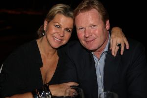 26-02-2009 SHOWBIZZ; BENEFIETAVOND STICHTING HELP DIRECT GROOT SUCCES. Een dolblije Hans Langhout met zijn partner Jacques d Ancona met de mooie opbrengst met maar liefst 95.000 euro. Vele bekenden waren naar Groningen toe gekomen om beide heren te steunen met hun stichting. Vele traden ook op oa. Liesbeth List-Ellen Evers-Mariska van Kolck-Stanley Burleson-Rene van Kooten-Ronnie Tober-Joke de Kruijf-Nick Boes en naruurlijk Hans Klok.
foto: Albert den Iseger