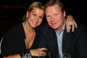 26-02-2009 SHOWBIZZ; BENEFIETAVOND STICHTING HELP DIRECT GROOT SUCCES. Een dolblije Hans Langhout met zijn partner Jacques d Ancona met de mooie opbrengst met maar liefst 95.000 euro. Vele bekenden waren naar Groningen toe gekomen om beide heren te steunen met hun stichting. Vele traden ook op oa. Liesbeth List-Ellen Evers-Mariska van Kolck-Stanley Burleson-Rene van Kooten-Ronnie Tober-Joke de Kruijf-Nick Boes en naruurlijk Hans Klok.
foto: Albert den Iseger