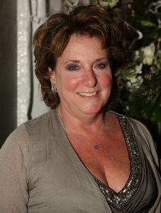 03-02-2009 SHOWBIZZ; ADDY V.D.KROMMENACKER LAAT MEER DAN 100 CREATIES WAPPEREN. Addy van den Krommenacker de maker van de weelderige avondjaponnen heeft in de mode wereld allang een gevestigde naam maar deed zijn naam eer aan om op de Amsterdam fashion week voor de eerste keer zijn modellen te tonen. Op een zelf ontworpen catwalk van spiegel platen met betoverend licht werd het weer een van de mooiste modeshows van de Amsterdam fashionweek. Vele Bn ers waren in het koude weer toch in grote getale op komen draven om te gaan genieten van al het moois wat Addy en zijn modeteam weer lieten zien.
foto: Albert den Iseger.
