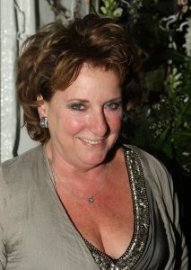 03-02-2009 SHOWBIZZ; ADDY V.D.KROMMENACKER LAAT MEER DAN 100 CREATIES WAPPEREN. Addy van den Krommenacker de maker van de weelderige avondjaponnen heeft in de mode wereld allang een gevestigde naam maar deed zijn naam eer aan om op de Amsterdam fashion week voor de eerste keer zijn modellen te tonen. Op een zelf ontworpen catwalk van spiegel platen met betoverend licht werd het weer een van de mooiste modeshows van de Amsterdam fashionweek. Vele Bn ers waren in het koude weer toch in grote getale op komen draven om te gaan genieten van al het moois wat Addy en zijn modeteam weer lieten zien.
foto: Albert den Iseger.