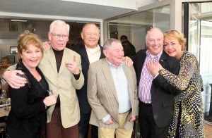 04-02-2009 SHOWBIZZ; RIA VALK VIERT 50 JARIG JUBILEUM ALS ARTIESTE. Veel artiesten waren naar Loosdrecht gekomen om samen met Ria het glas te heffen. Zo was daar haar ontdekker Peter Koelewijn en tal van andere vrienden uit het vak. Ria die tegenwoordig in de buurt van Marbella woont was in haar nopjes over zoveel aandacht en zong voor de aanwezige een prachtig lied. Ook haar dochter Monique en kleindochter Sam waren aanwezig, partner Herman en huisvriend Fred waren blij dat de familie weer in goede gezondheid bij elkaar waren. 
foto: Albert den Iseger.