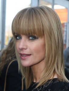 03-02-2009 SHOWBIZZ; ADDY V.D.KROMMENACKER LAAT MEER DAN 100 CREATIES WAPPEREN. Addy van den Krommenacker de maker van de weelderige avondjaponnen heeft in de mode wereld allang een gevestigde naam maar deed zijn naam eer aan om op de Amsterdam fashion week voor de eerste keer zijn modellen te tonen. Op een zelf ontworpen catwalk van spiegel platen met betoverend licht werd het weer een van de mooiste modeshows van de Amsterdam fashionweek. Vele Bn ers waren in het koude weer toch in grote getale op komen draven om te gaan genieten van al het moois wat Addy en zijn modeteam weer lieten zien.
foto: Albert den Iseger.