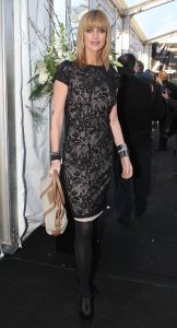 03-02-2009 SHOWBIZZ; ADDY V.D.KROMMENACKER LAAT MEER DAN 100 CREATIES WAPPEREN. Addy van den Krommenacker de maker van de weelderige avondjaponnen heeft in de mode wereld allang een gevestigde naam maar deed zijn naam eer aan om op de Amsterdam fashion week voor de eerste keer zijn modellen te tonen. Op een zelf ontworpen catwalk van spiegel platen met betoverend licht werd het weer een van de mooiste modeshows van de Amsterdam fashionweek. Vele Bn ers waren in het koude weer toch in grote getale op komen draven om te gaan genieten van al het moois wat Addy en zijn modeteam weer lieten zien.
foto: Albert den Iseger.
