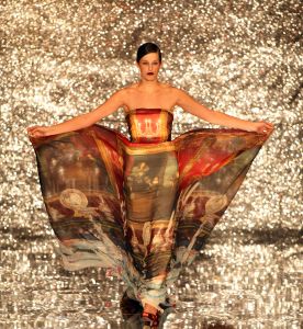 01-02-2009 SHOWBIZZ; ADDY VAN DE KROMMENACKER PAKT UIT IN AMSTERDAM FASHION WEEK SHOW. Meer dan honderd creaties toonde Addy gisteren in zijn eerste fashionshow  in Amsterdam. Meer dan 700 gasten genoten van elke creatie die Addy gisteren toonde op een prachtige catwalk van spiegel en steeds wisselende kleuren. Het publiek droomde even 35 minuten lang weg in een show  van de mooiste kleuren-creaties en waande zich even in de wereld van glamour en glitter. Addy deed meer dan menig een van hem verwachtte. Een oor verdovend  applaus was na 35 minuten dromen dan meer dan op zijn plaats.
foto: Albert den Iseger.