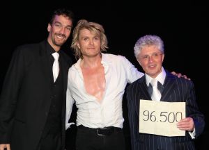 26-02-2009 SHOWBIZZ; BENEFIETAVOND STICHTING HELP DIRECT GROOT SUCCES. Een dolblije Hans Langhout met zijn partner Jacques d Ancona met de mooie opbrengst met maar liefst 95.000 euro. Vele bekenden waren naar Groningen toe gekomen om beide heren te steunen met hun stichting. Vele traden ook op oa. Liesbeth List-Ellen Evers-Mariska van Kolck-Stanley Burleson-Rene van Kooten-Ronnie Tober-Joke de Kruijf-Nick Boes en naruurlijk Hans Klok.
fot26-02-2009 SHOWBIZZ; BENEFIETAVOND STICHTING HELP DIRECT GROOT SUCCES. Een dolblije Hans Langhout met zijn partner Jacques d Ancona met de mooie opbrengst met maar liefst 95.000 euro. Vele bekenden waren naar Groningen toe gekomen om beide heren te steunen met hun stichting. Vele traden ook op oa. Liesbeth List-Ellen Evers-Mariska van Kolck-Stanley Burleson-Rene van Kooten-Ronnie Tober-Joke de Kruijf-Nick Boes en naruurlijk Hans Klok.
foto: Albert den Isegero: Albert den Iseger