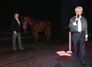 26-02-2009 SHOWBIZZ; BENEFIETAVOND STICHTING HELP DIRECT GROOT SUCCES. Een dolblije Hans Langhout met zijn partner Jacques d Ancona met de mooie opbrengst met maar liefst 95.000 euro. Vele bekenden waren naar Groningen toe gekomen om beide heren te steunen met hun stichting. Vele traden ook op oa. Liesbeth List-Ellen Evers-Mariska van Kolck-Stanley Burleson-Rene van Kooten-Ronnie Tober-Joke de Kruijf-Nick Boes en naruurlijk Hans Klok.
foto: Albert den Iseger