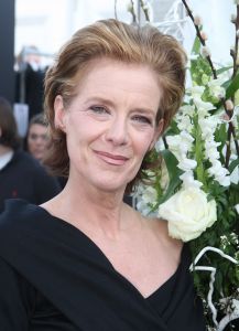 03-02-2009 SHOWBIZZ; ADDY V.D.KROMMENACKER LAAT MEER DAN 100 CREATIES WAPPEREN. Addy van den Krommenacker de maker van de weelderige avondjaponnen heeft in de mode wereld allang een gevestigde naam maar deed zijn naam eer aan om op de Amsterdam fashion week voor de eerste keer zijn modellen te tonen. Op een zelf ontworpen catwalk van spiegel platen met betoverend licht werd het weer een van de mooiste modeshows van de Amsterdam fashionweek. Vele Bn ers waren in het koude weer toch in grote getale op komen draven om te gaan genieten van al het moois wat Addy en zijn modeteam weer lieten zien.
foto: Albert den Iseger.