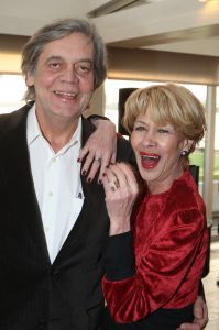 04-02-2009 SHOWBIZZ; RIA VALK VIERT 50 JARIG JUBILEUM ALS ARTIESTE. Veel artiesten waren naar Loosdrecht gekomen om samen met Ria het glas te heffen. Zo was daar haar ontdekker Peter Koelewijn en tal van andere vrienden uit het vak. Ria die tegenwoordig in de buurt van Marbella woont was in haar nopjes over zoveel aandacht en zong voor de aanwezige een prachtig lied. Ook haar dochter Monique en kleindochter Sam waren aanwezig, partner Herman en huisvriend Fred waren blij dat de familie weer in goede gezondheid bij elkaar waren. 
foto: Albert den Iseger.