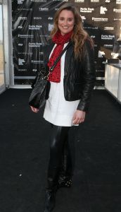 03-02-2009 SHOWBIZZ; ADDY V.D.KROMMENACKER LAAT MEER DAN 100 CREATIES WAPPEREN. Addy van den Krommenacker de maker van de weelderige avondjaponnen heeft in de mode wereld allang een gevestigde naam maar deed zijn naam eer aan om op de Amsterdam fashion week voor de eerste keer zijn modellen te tonen. Op een zelf ontworpen catwalk van spiegel platen met betoverend licht werd het weer een van de mooiste modeshows van de Amsterdam fashionweek. Vele Bn ers waren in het koude weer toch in grote getale op komen draven om te gaan genieten van al het moois wat Addy en zijn modeteam weer lieten zien.
foto: Albert den Iseger.