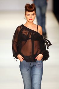 01-02-2009 SHOWBIZZ; MONIQUE COLLIGNON OOK OP AMSTERDAM FASHION WEEK AKTIEF. 
foto: Albert den Iseger