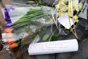 16-02-2009 SHOWBIZZ; BEZITTINGEN VAN PIM FORTUYN WORDEN GEVEILD. De inboedel van het huis van Pim Fortuyn wordt geveild. Op 27 Juni a.s. gaan de persoonlijke bezittingen van de in 2002 vermoorde Pim bij een veilinghuis in Nijmegen onder de hamer. Hans den Hartog een van de eigenaren van het voormalige huis van Pim Fortuyn aan het G.W. Burgerplein in Rotterdam zegt dat de belangstelling voor de producten die hij aan aanbood tegenvielen. Klanten kregen een certificaat wat een bewijs was dat ze bijdroegen aan het behoud van het huis van Pim Fortuyn. Het bedrijf was een assurantiebedrijf. Onder de spullen die in Juni a.s onder de hamer gaan zijn veel persoonlijke dingen geweest van Pim Fortuyn oa. schilderijen-zijn dagelijkse gebruiks voorwerpen en zelfs zijn pantoffels en agenda. Veel van deze voorwerpen heb ik pas nog gefotografeerd.
foto: Albert den Iseger.