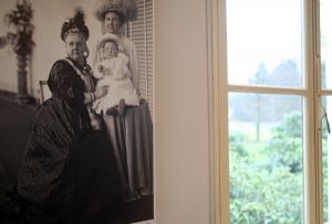 05-02-2009 KONINKLIJKHUIS: NOG NIET VERGETEN KONINGIN JULIANA. De prachtige foto tentoonstelling op Paleis Soestdijk is het begin van een jaar waarin haar honderdste geboortedag wordt herdacht. Een kijkje van wat er te zien is op deze prachtige foto tentoonstelling.
foto: Albert den Iseger.