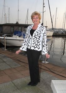 04-02-2009 SHOWBIZZ; RIA VALK VIERT 50 JARIG JUBILEUM ALS ARTIESTE. Veel artiesten waren naar Loosdrecht gekomen om samen met Ria het glas te heffen. Zo was daar haar ontdekker Peter Koelewijn en tal van andere vrienden uit het vak. Ria die tegenwoordig in de buurt van Marbella woont was in haar nopjes over zoveel aandacht en zong voor de aanwezige een prachtig lied. Ook haar dochter Monique en kleindochter Sam waren aanwezig, partner Herman en huisvriend Fred waren blij dat de familie weer in goede gezondheid bij elkaar waren. 
foto: Albert den Iseger.
