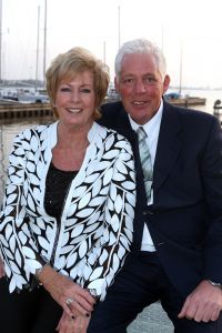 04-02-2009 SHOWBIZZ; RIA VALK VIERT 50 JARIG JUBILEUM ALS ARTIESTE. Veel artiesten waren naar Loosdrecht gekomen om samen met Ria het glas te heffen. Zo was daar haar ontdekker Peter Koelewijn en tal van andere vrienden uit het vak. Ria die tegenwoordig in de buurt van Marbella woont was in haar nopjes over zoveel aandacht en zong voor de aanwezige een prachtig lied. Ook haar dochter Monique en kleindochter Sam waren aanwezig, partner Herman en huisvriend Fred waren blij dat de familie weer in goede gezondheid bij elkaar waren. 
foto: Albert den Iseger.
