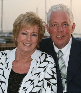 04-02-2009 SHOWBIZZ; RIA VALK VIERT 50 JARIG JUBILEUM ALS ARTIESTE. Veel artiesten waren naar Loosdrecht gekomen om samen met Ria het glas te heffen. Zo was daar haar ontdekker Peter Koelewijn en tal van andere vrienden uit het vak. Ria die tegenwoordig in de buurt van Marbella woont was in haar nopjes over zoveel aandacht en zong voor de aanwezige een prachtig lied. Ook haar dochter Monique en kleindochter Sam waren aanwezig, partner Herman en huisvriend Fred waren blij dat de familie weer in goede gezondheid bij elkaar waren. 
foto: Albert den Iseger.