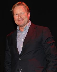 26-02-2009 SHOWBIZZ; BENEFIETAVOND STICHTING HELP DIRECT GROOT SUCCES. Een dolblije Hans Langhout met zijn partner Jacques d Ancona met de mooie opbrengst met maar liefst 95.000 euro. Vele bekenden waren naar Groningen toe gekomen om beide heren te steunen met hun stichting. Vele traden ook op oa. Liesbeth List-Ellen Evers-Mariska van Kolck-Stanley Burleson-Rene van Kooten-Ronnie Tober-Joke de Kruijf-Nick Boes en naruurlijk Hans Klok.
foto: Albert den Iseger