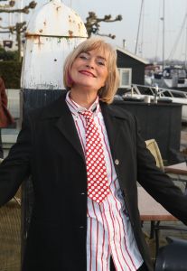 04-02-2009 SHOWBIZZ; RIA VALK VIERT 50 JARIG JUBILEUM ALS ARTIESTE. Veel artiesten waren naar Loosdrecht gekomen om samen met Ria het glas te heffen. Zo was daar haar ontdekker Peter Koelewijn en tal van andere vrienden uit het vak. Ria die tegenwoordig in de buurt van Marbella woont was in haar nopjes over zoveel aandacht en zong voor de aanwezige een prachtig lied. Ook haar dochter Monique en kleindochter Sam waren aanwezig, partner Herman en huisvriend Fred waren blij dat de familie weer in goede gezondheid bij elkaar waren. 
foto: Albert den Iseger.