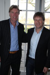 19-11-2009 SHOWBIZZ; SPORTHELDEN VAN WELEER HEFFEN HET GLAS OP FEEST. De tongen raakten los op het wijnfeest in Oisterwijk waar vele sporthelden elkaar troffen.
foto: Albert den Iseger.