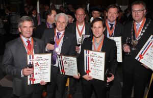 19-11-2009 SHOWBIZZ; SPORTHELDEN VAN WELEER HEFFEN HET GLAS OP FEEST. De tongen raakten los op het wijnfeest in Oisterwijk waar vele sporthelden elkaar troffen.
foto: Albert den Iseger.