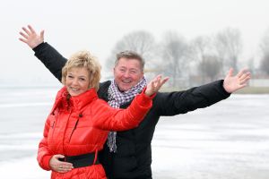 26-02-2010 SHOWBIZZ; ANNY SCHILDER EN JAN KEIZER ALS DUO VERDER. Jan Keizer en Anny Schilder gaan samen verder als duo. Het duo gaat samen weer optreden en een single en een album maken.Ook is er sprake van een tv special. Anny Schilder was van 1976 tot 1984 zangeres van BZN. 3 jaar terug werd BZN opgeheven door een beslissing van Jan Keizer. Binnenkort kunnen de fans weer gaan genieten van alle succesnummers van Jan en Anny.
foto: Albert den Iseger.