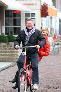 26-02-2010 SHOWBIZZ; ANNY SCHILDER EN JAN KEIZER ALS DUO VERDER. Jan Keizer en Anny Schilder gaan samen verder als duo. Het duo gaat samen weer optreden en een single en een album maken.Ook is er sprake van een tv special. Anny Schilder was van 1976 tot 1984 zangeres van BZN. 3 jaar terug werd BZN opgeheven door een beslissing van Jan Keizer. Binnenkort kunnen de fans weer gaan genieten van alle succesnummers van Jan en Anny.
foto: Albert den Iseger.