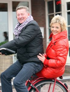 26-02-2010 SHOWBIZZ; ANNY SCHILDER EN JAN KEIZER ALS DUO VERDER. Jan Keizer en Anny Schilder gaan samen verder als duo. Het duo gaat samen weer optreden en een single en een album maken.Ook is er sprake van een tv special. Anny Schilder was van 1976 tot 1984 zangeres van BZN. 3 jaar terug werd BZN opgeheven door een beslissing van Jan Keizer. Binnenkort kunnen de fans weer gaan genieten van alle succesnummers van Jan en Anny.
foto: Albert den Iseger.
