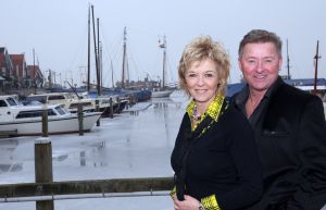 26-02-2010 SHOWBIZZ; ANNY SCHILDER EN JAN KEIZER ALS DUO VERDER. Jan Keizer en Anny Schilder gaan samen verder als duo. Het duo gaat samen weer optreden en een single en een album maken.Ook is er sprake van een tv special. Anny Schilder was van 1976 tot 1984 zangeres van BZN. 3 jaar terug werd BZN opgeheven door een beslissing van Jan Keizer. Binnenkort kunnen de fans weer gaan genieten van alle succesnummers van Jan en Anny.
foto: Albert den Iseger.
