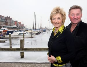 26-02-2010 SHOWBIZZ; ANNY SCHILDER EN JAN KEIZER ALS DUO VERDER. Jan Keizer en Anny Schilder gaan samen verder als duo. Het duo gaat samen weer optreden en een single en een album maken.Ook is er sprake van een tv special. Anny Schilder was van 1976 tot 1984 zangeres van BZN. 3 jaar terug werd BZN opgeheven door een beslissing van Jan Keizer. Binnenkort kunnen de fans weer gaan genieten van alle succesnummers van Jan en Anny.
foto: Albert den Iseger.