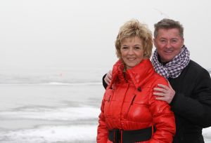 26-02-2010 SHOWBIZZ; ANNY SCHILDER EN JAN KEIZER ALS DUO VERDER. Jan Keizer en Anny Schilder gaan samen verder als duo. Het duo gaat samen weer optreden en een single en een album maken.Ook is er sprake van een tv special. Anny Schilder was van 1976 tot 1984 zangeres van BZN. 3 jaar terug werd BZN opgeheven door een beslissing van Jan Keizer. Binnenkort kunnen de fans weer gaan genieten van alle succesnummers van Jan en Anny.
foto: Albert den Iseger.