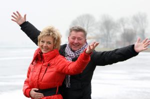 26-02-2010 SHOWBIZZ; ANNY SCHILDER EN JAN KEIZER ALS DUO VERDER. Jan Keizer en Anny Schilder gaan samen verder als duo. Het duo gaat samen weer optreden en een single en een album maken.Ook is er sprake van een tv special. Anny Schilder was van 1976 tot 1984 zangeres van BZN. 3 jaar terug werd BZN opgeheven door een beslissing van Jan Keizer. Binnenkort kunnen de fans weer gaan genieten van alle succesnummers van Jan en Anny.
foto: Albert den Iseger.