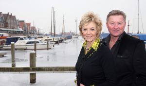 26-02-2010 SHOWBIZZ; ANNY SCHILDER EN JAN KEIZER ALS DUO VERDER. Jan Keizer en Anny Schilder gaan samen verder als duo. Het duo gaat samen weer optreden en een single en een album maken.Ook is er sprake van een tv special. Anny Schilder was van 1976 tot 1984 zangeres van BZN. 3 jaar terug werd BZN opgeheven door een beslissing van Jan Keizer. Binnenkort kunnen de fans weer gaan genieten van alle succesnummers van Jan en Anny.
foto: Albert den Iseger.