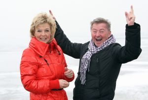 26-02-2010 SHOWBIZZ; ANNY SCHILDER EN JAN KEIZER ALS DUO VERDER. Jan Keizer en Anny Schilder gaan samen verder als duo. Het duo gaat samen weer optreden en een single en een album maken.Ook is er sprake van een tv special. Anny Schilder was van 1976 tot 1984 zangeres van BZN. 3 jaar terug werd BZN opgeheven door een beslissing van Jan Keizer. Binnenkort kunnen de fans weer gaan genieten van alle succesnummers van Jan en Anny.
foto: Albert den Iseger.