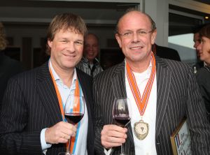 19-11-2009 SHOWBIZZ; SPORTHELDEN VAN WELEER HEFFEN HET GLAS OP FEEST. De tongen raakten los op het wijnfeest in Oisterwijk waar vele sporthelden elkaar troffen.
foto: Albert den Iseger.
